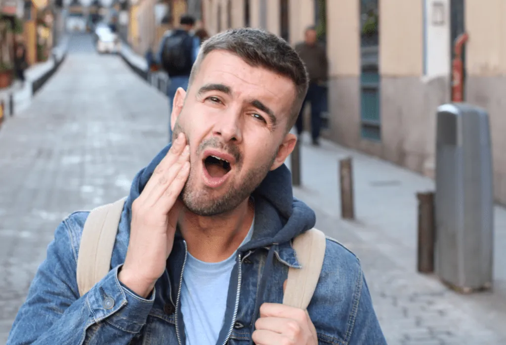 Apretar y Rechinar 21 Man Suffering from clenching and teeth grinding