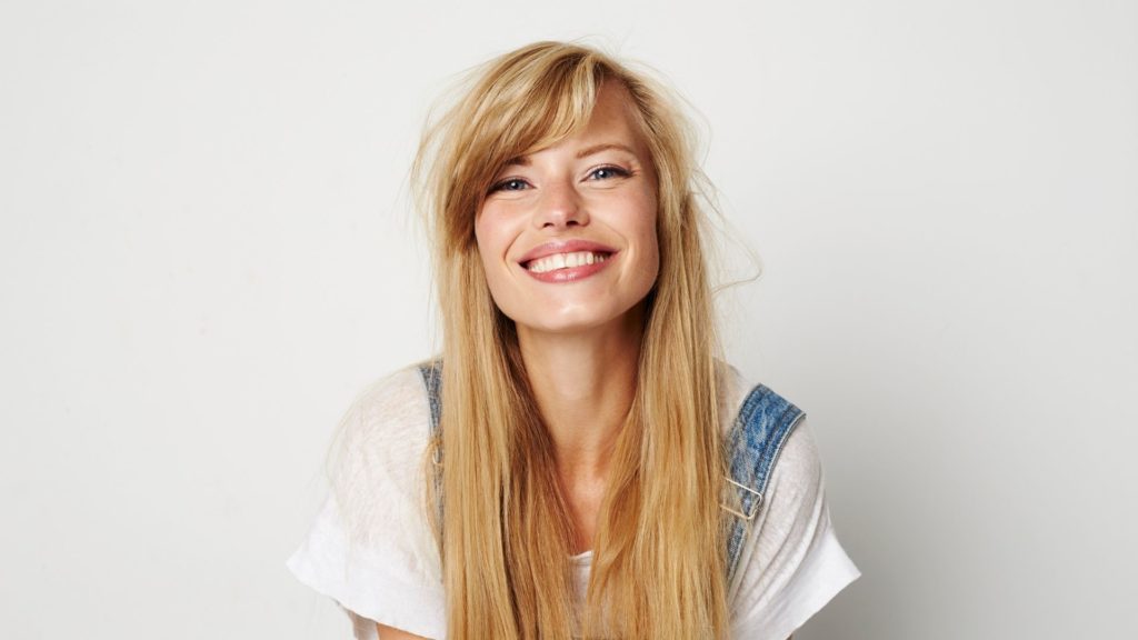 Blanqueamiento Dental Láser con Zoom 25 Girl is Smiling