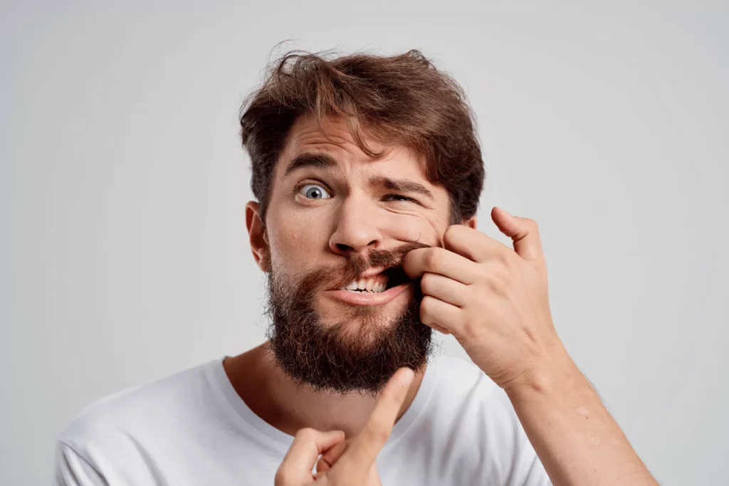 Extracción de Muela de Juicio en Oxnard 14 Man experiencing tooth pain