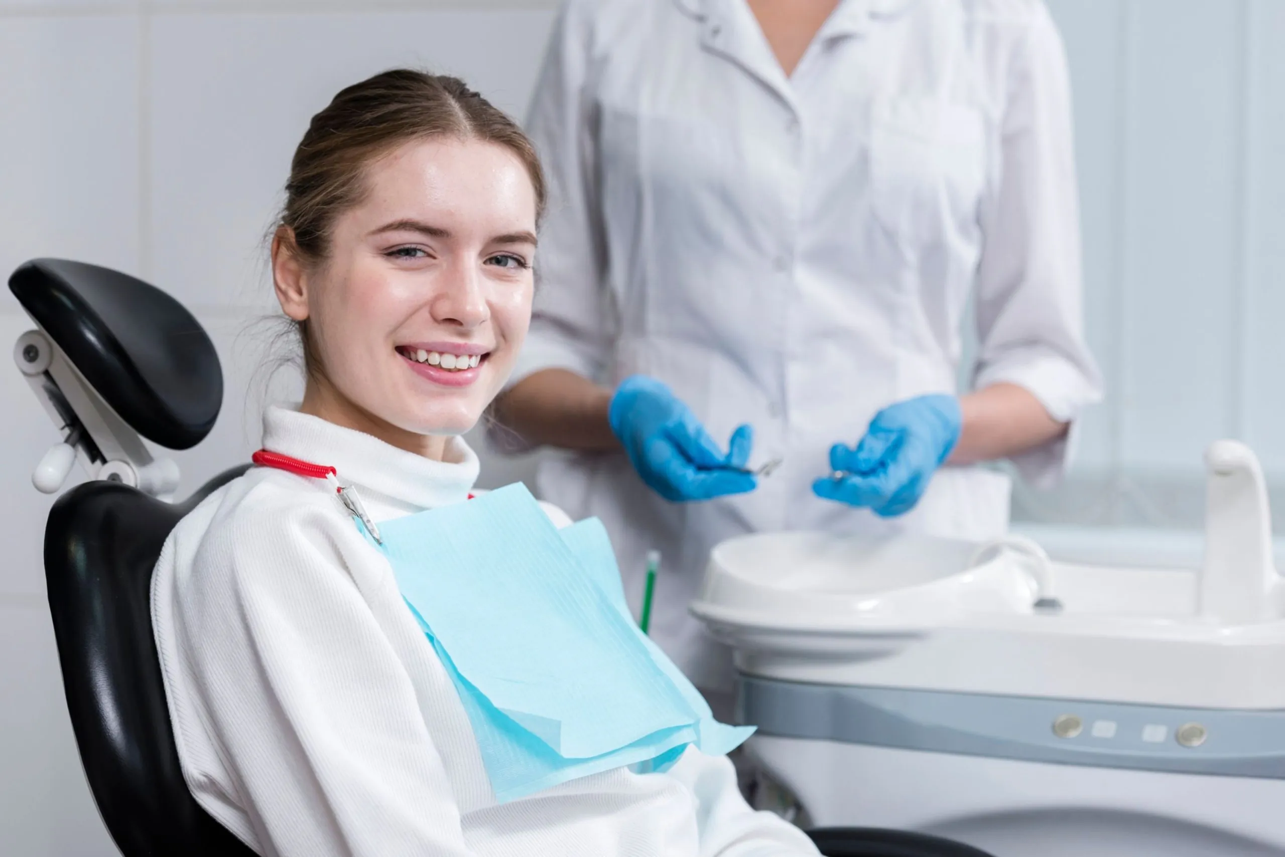 Dentista en Oxnard: Servicios y Tratamientos Disponibles 5 Smiling Girl