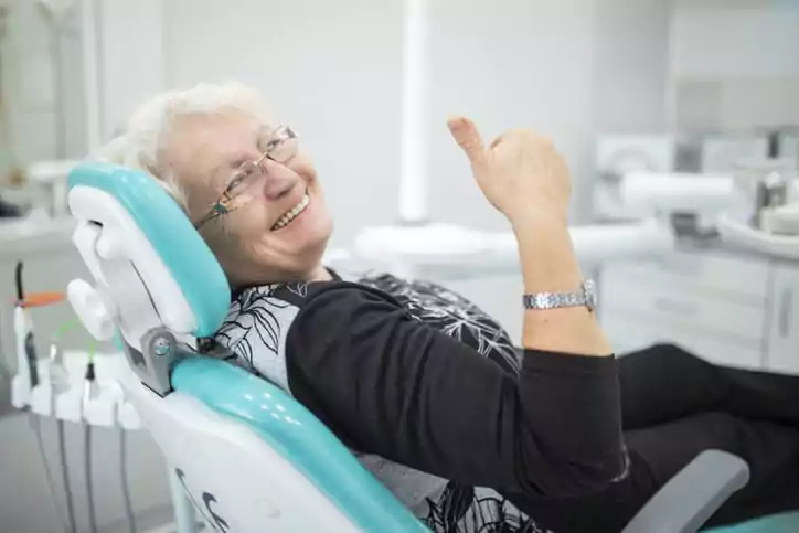 Implantes Dentales para Personas Mayores 21 senior dental implants